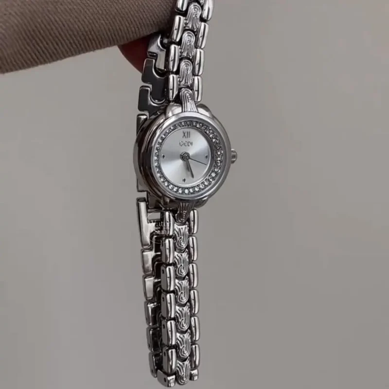 Dainty Silver Metal Watch for Women Blue/Silver Round Dial Petite Vintage Female Watch