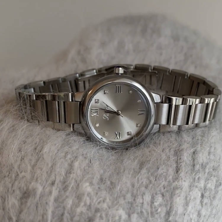 Chic Round Face Silver Chain Watch for Women