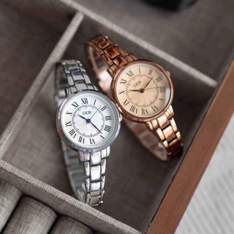 Vintage Style Silver Round Face Bracelet Watch