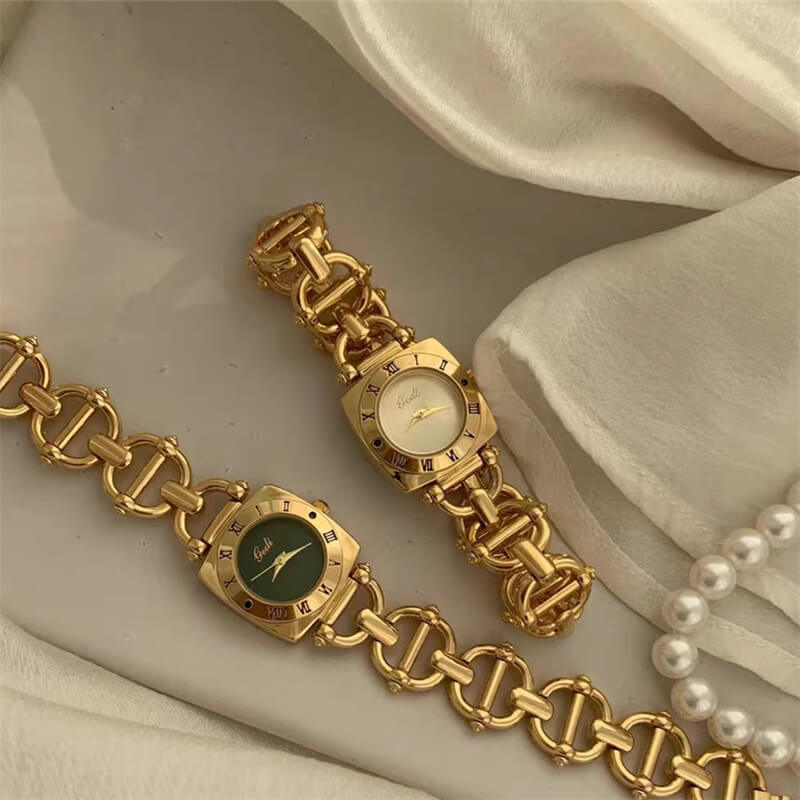Women’s Chic Gold Emerald Green Round Chain Watch