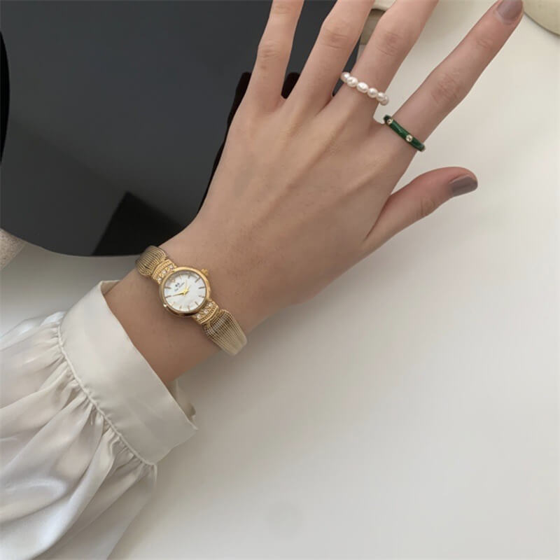 Vintage Style Gold/Silver Round Bracelet Watch for Women