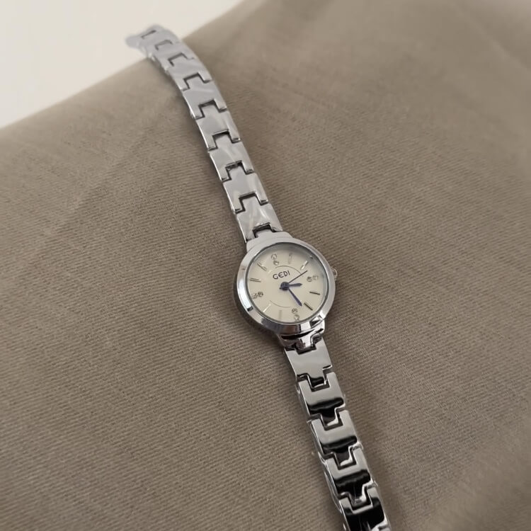 Chic Silver-Pink/Blue/White Round Face Bracelet Watch