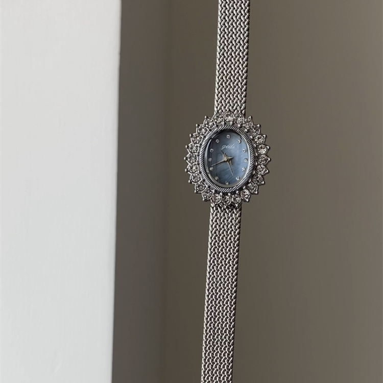Vintage Style Silver-Blue Oval Face Bracelet Watch