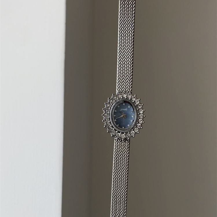 Vintage Style Silver-Blue Oval Face Bracelet Watch