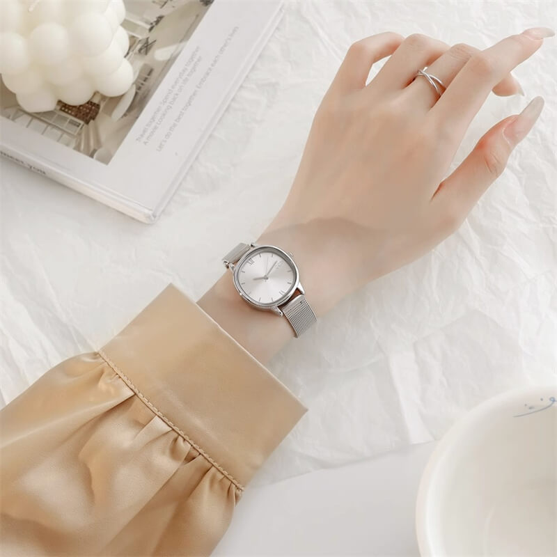 Minimalist Style Silver Round Mesh Strap Quartz Watch