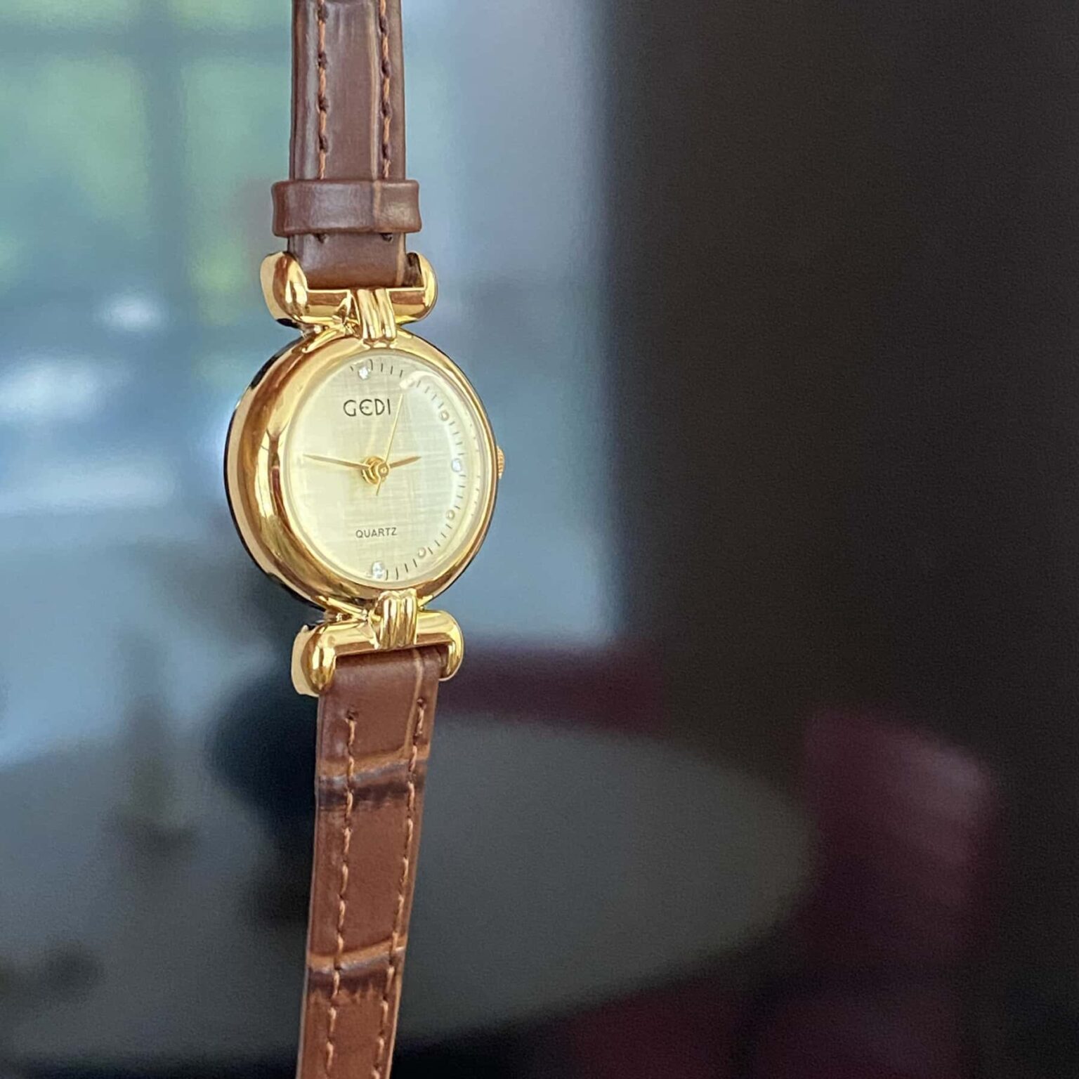 Vintage Small Round Women's Watch, Elegant And Versatile Quartz Watch