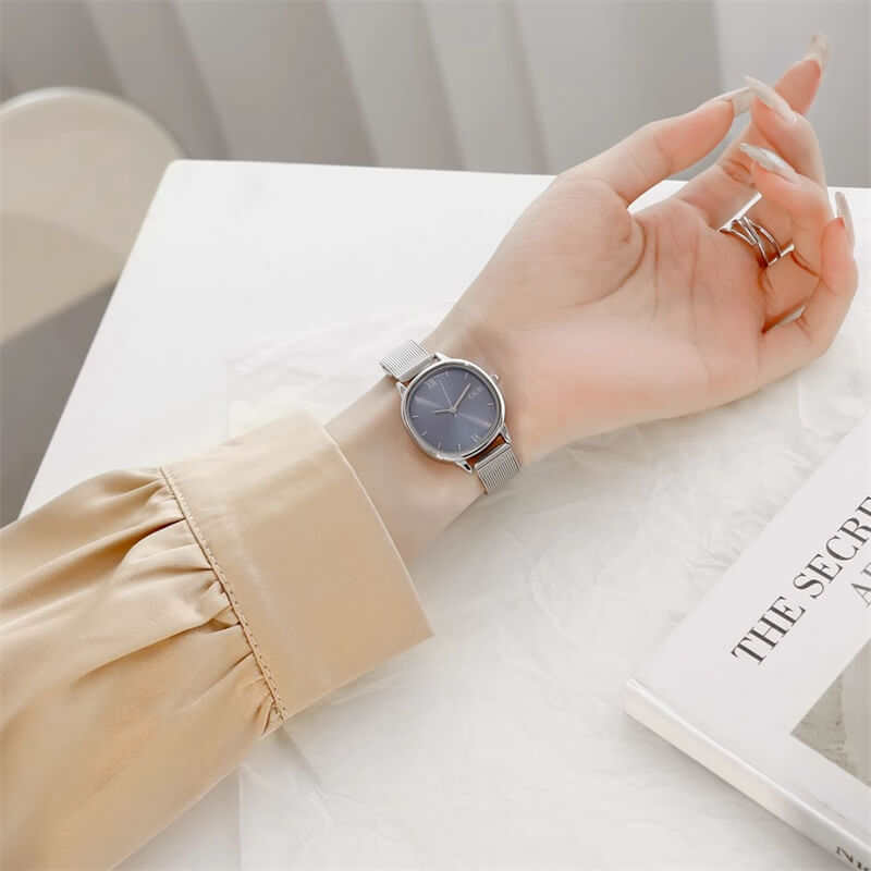 Minimalist Style Silver Round Mesh Strap Quartz Watch