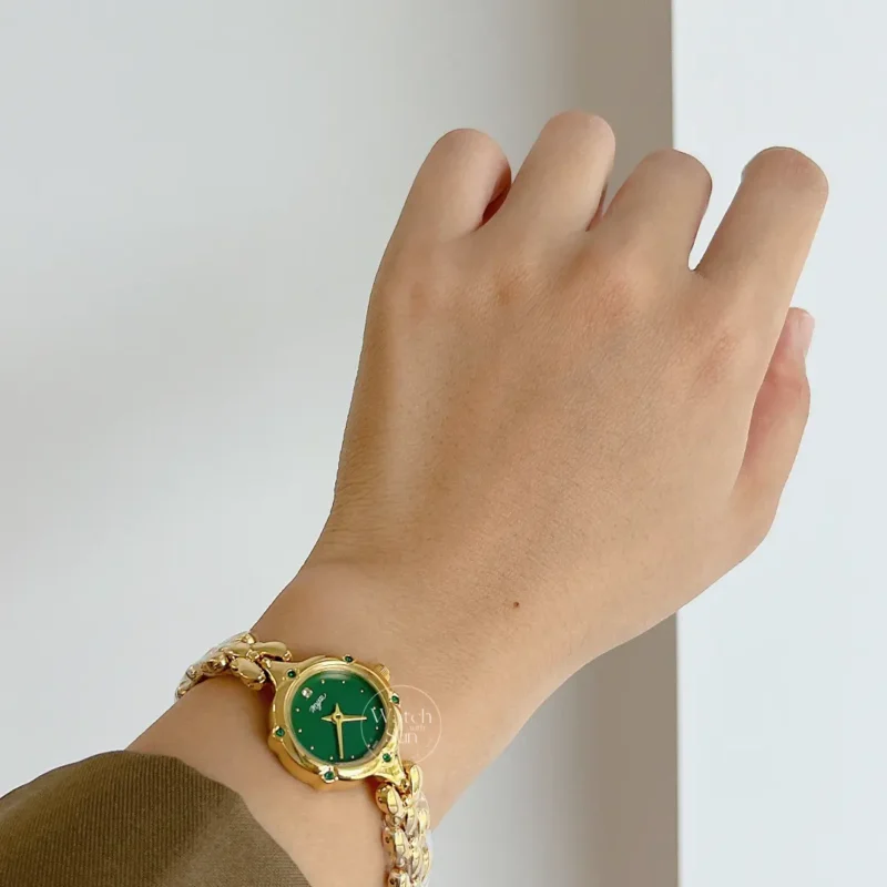 Vintage-Inspired Green Round Face Bracelet Watch for Women