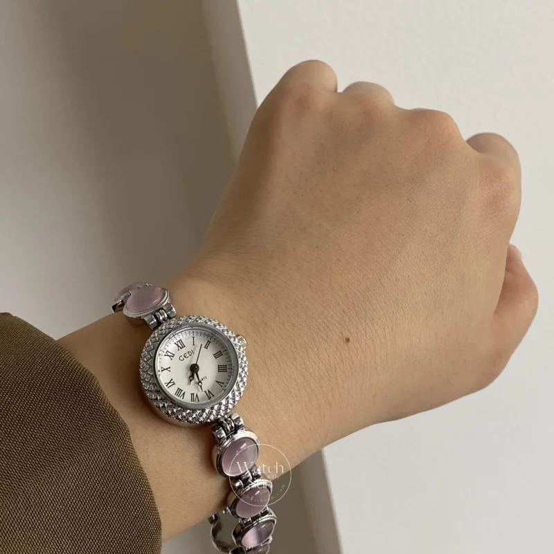 Vintage Round Blue/Purple Cat's Eye Bracelet Watch