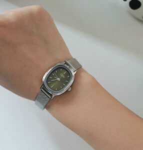 Vintage Style Silver Oval Women’s Stainless Steel Watch