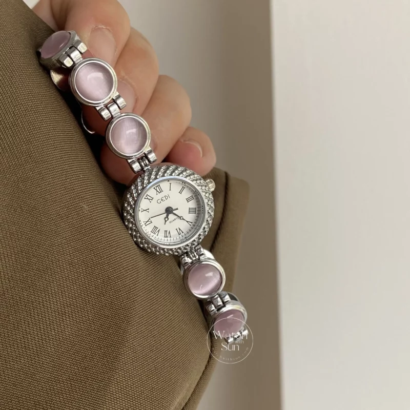 Vintage Round Blue/Purple Cat's Eye Bracelet Watch