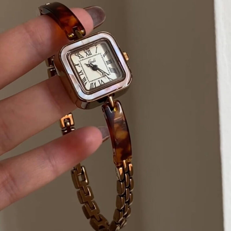 Vintage Style Gold Square Face Bracelet Watch For Women