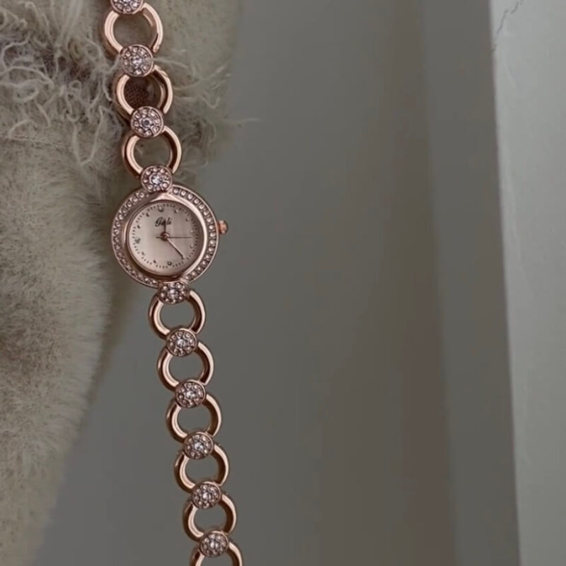 Vintage Style Dainty Round Face Rose Gold Bracelet Watch for Women