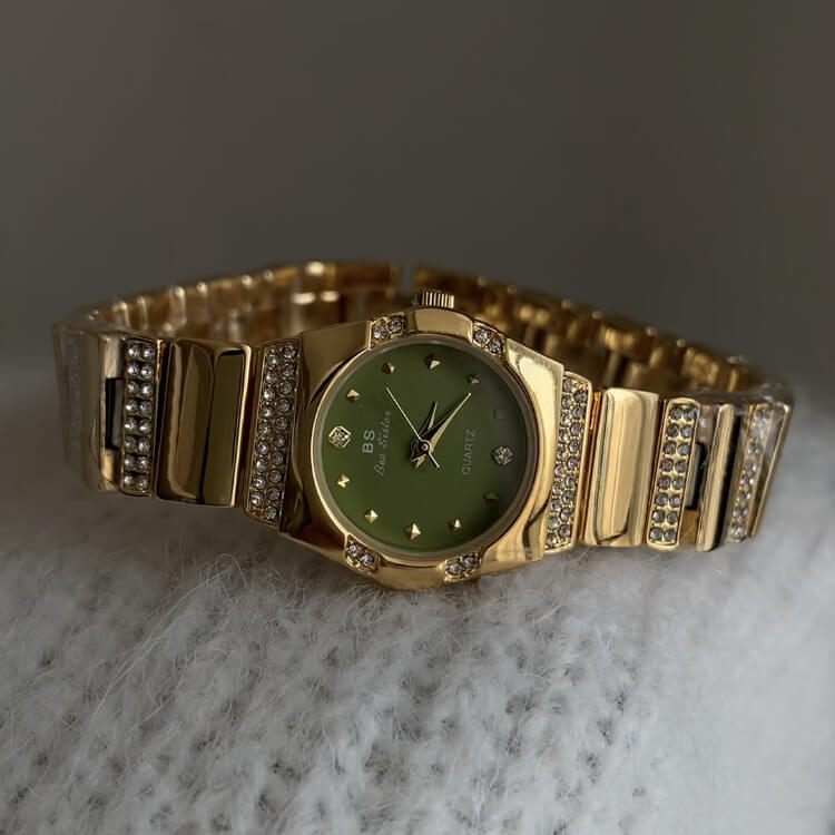 Vintage Style Green Round Face Ladies Wristwatch