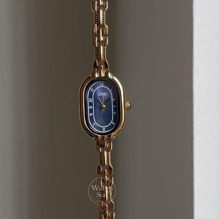 Vintage Gold/Silver Round Face Wristwatch for Women