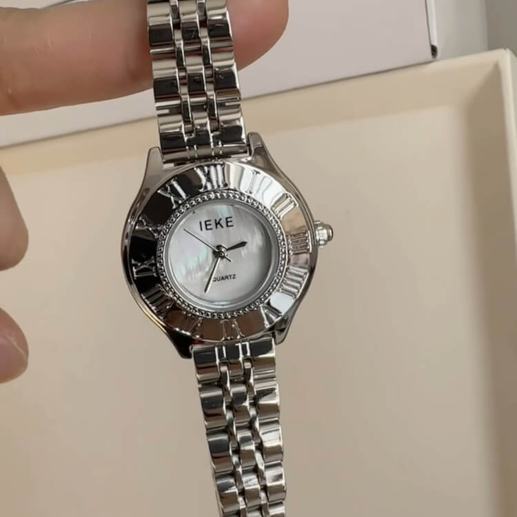 Vintage Style Gold Round Stainless Steel Wristwatch