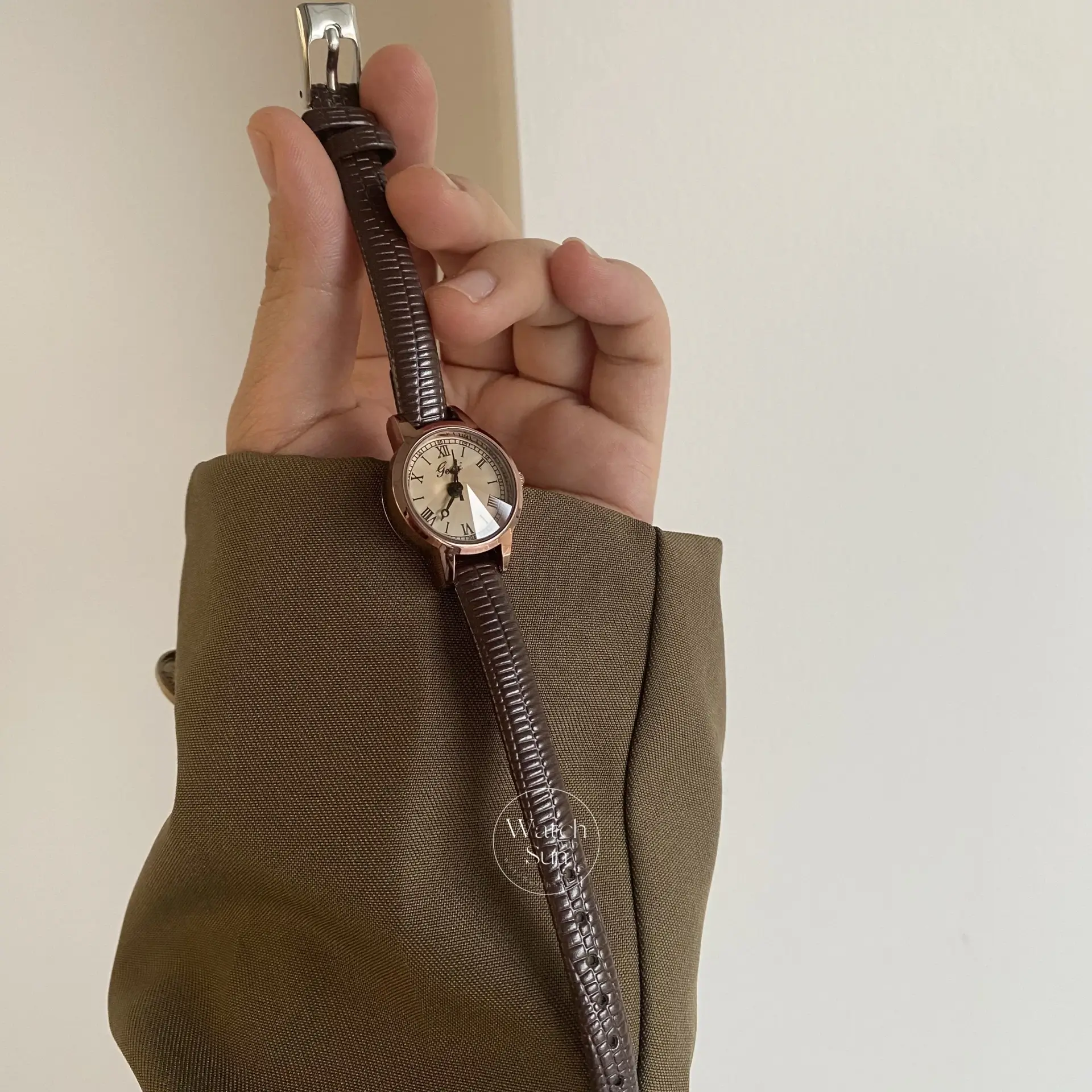 Vintage Style Small Round Face Genuine Leather Watch for Women