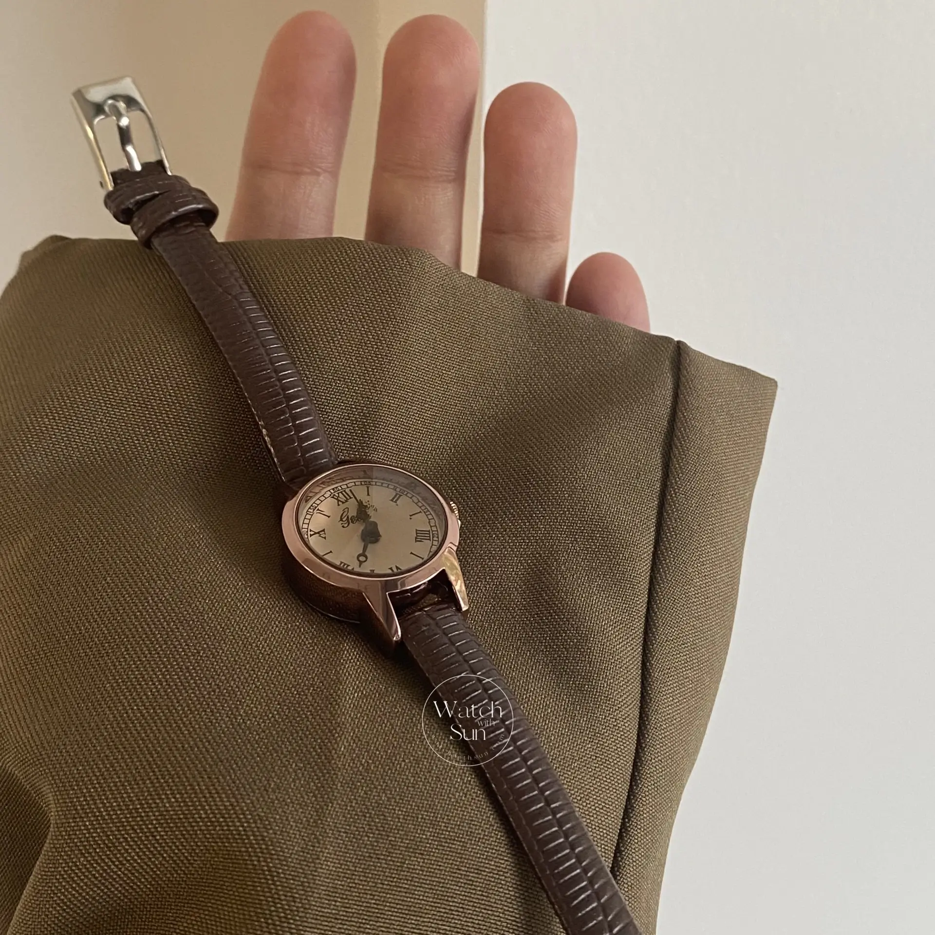 Vintage Style Small Round Face Genuine Leather Watch for Women