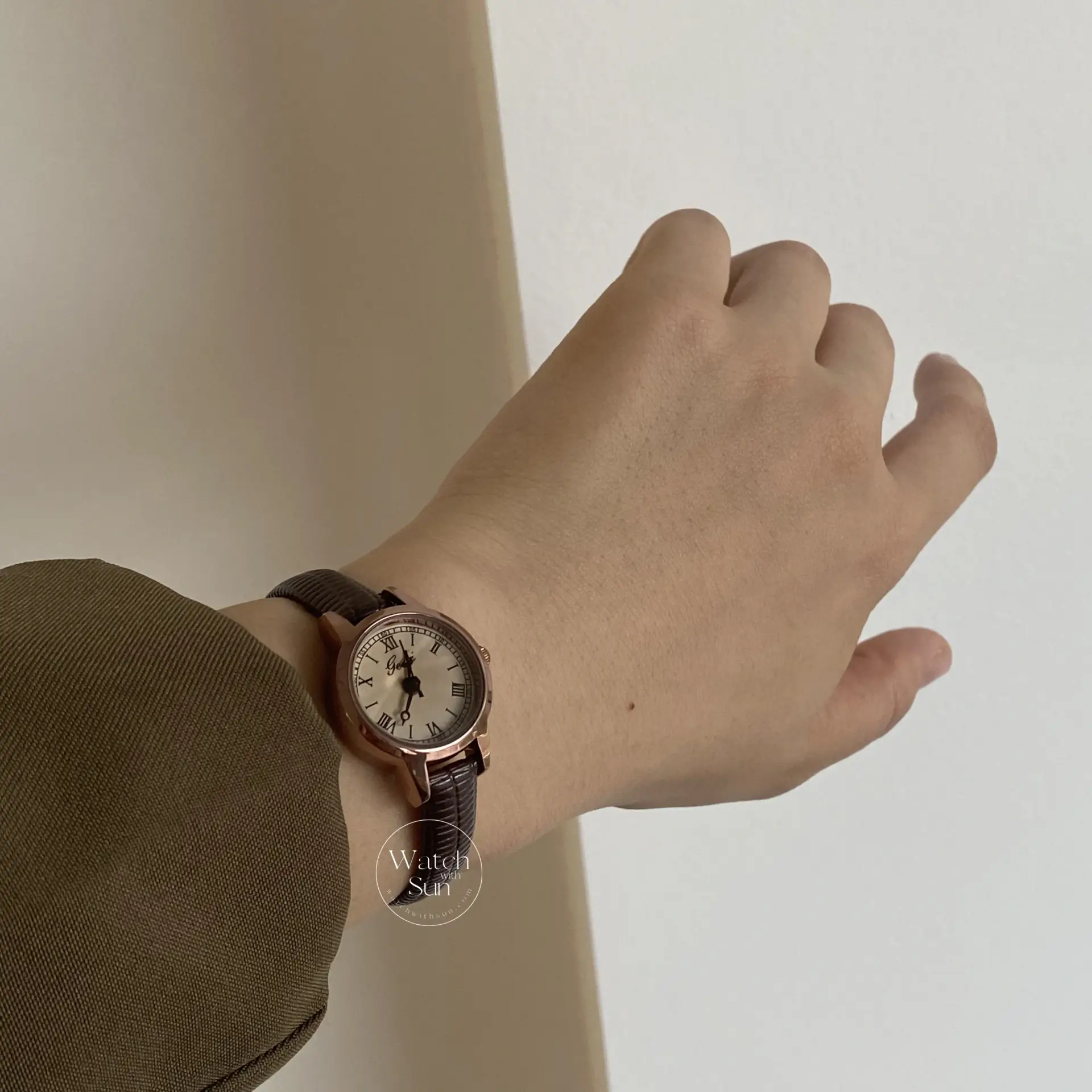 Vintage Style Small Round Face Genuine Leather Watch for Women