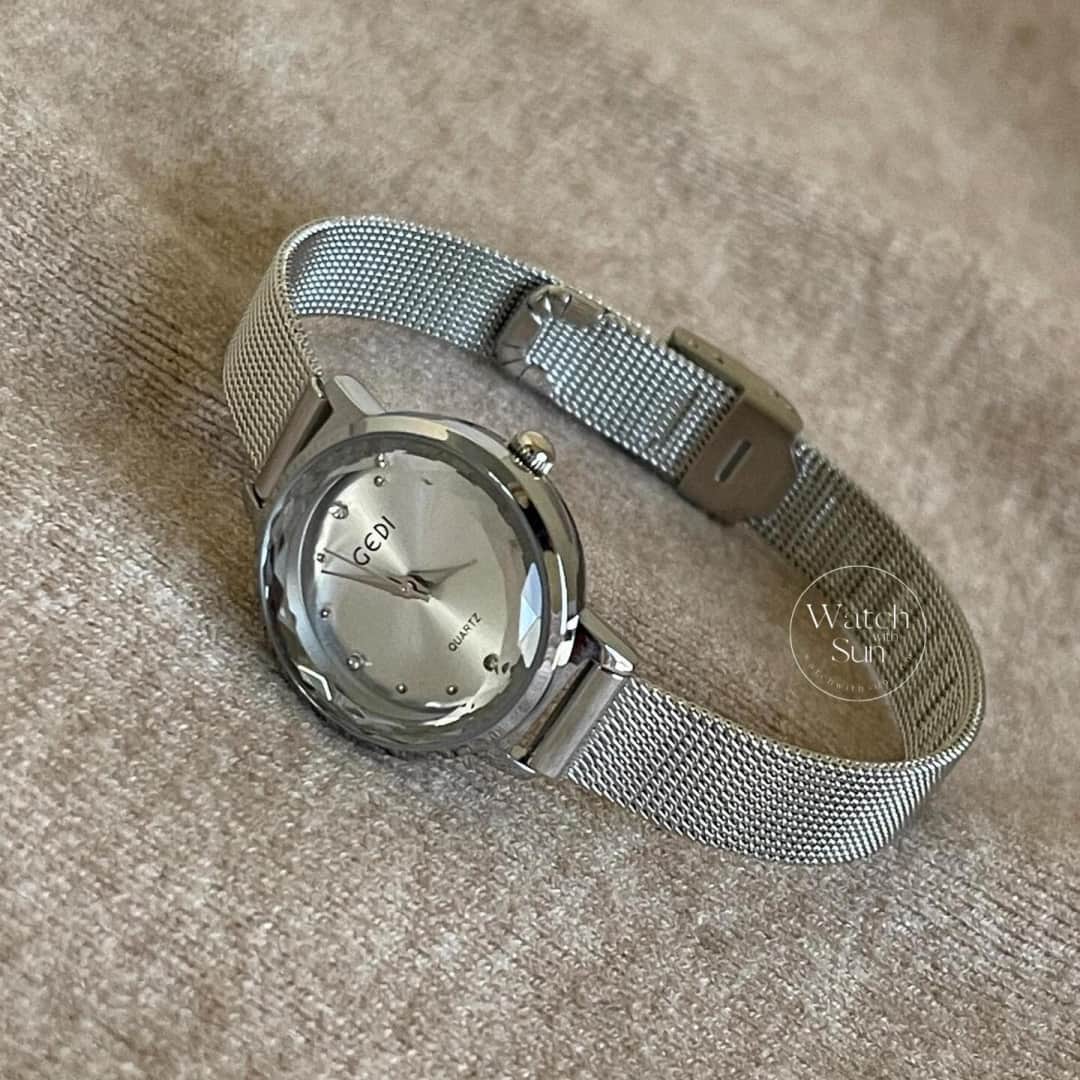 Modern Style Silver Round Bracelet Watch for Women