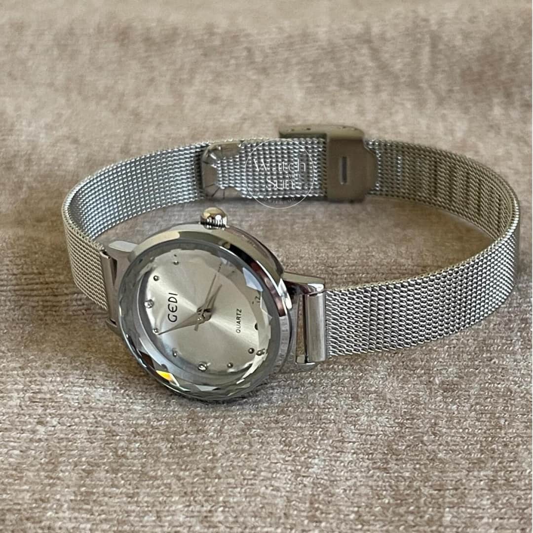 Modern Style Silver Round Bracelet Watch for Women