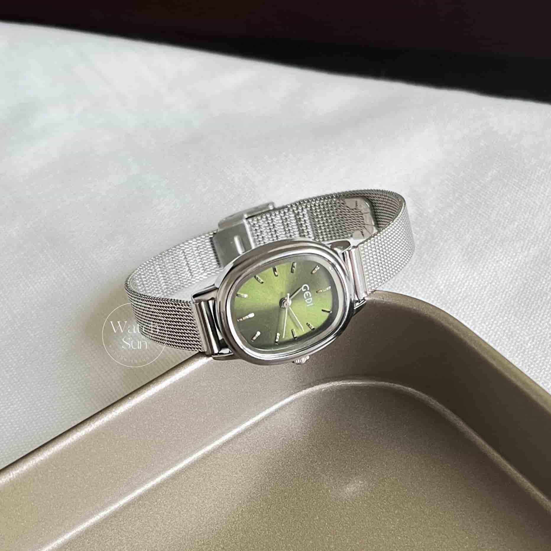 Vintage Style Silver Oval Women's Stainless Steel Watch