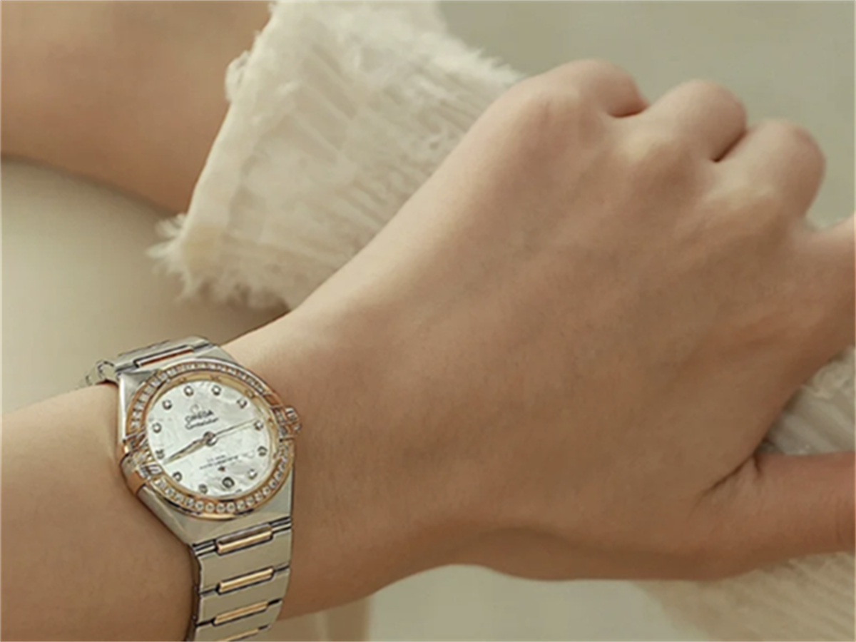 women's vintage style watch
