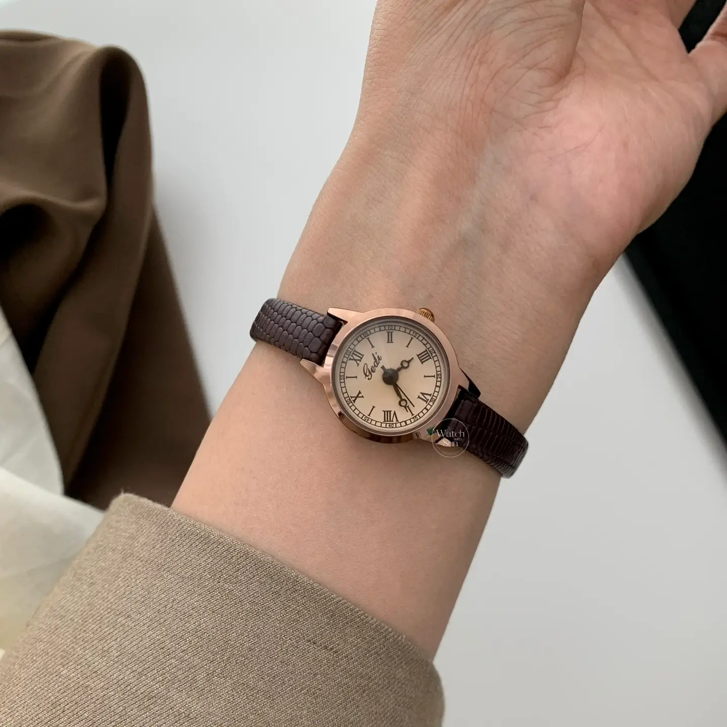 Vintage Style Small Round Face Genuine Leather Watch for Women