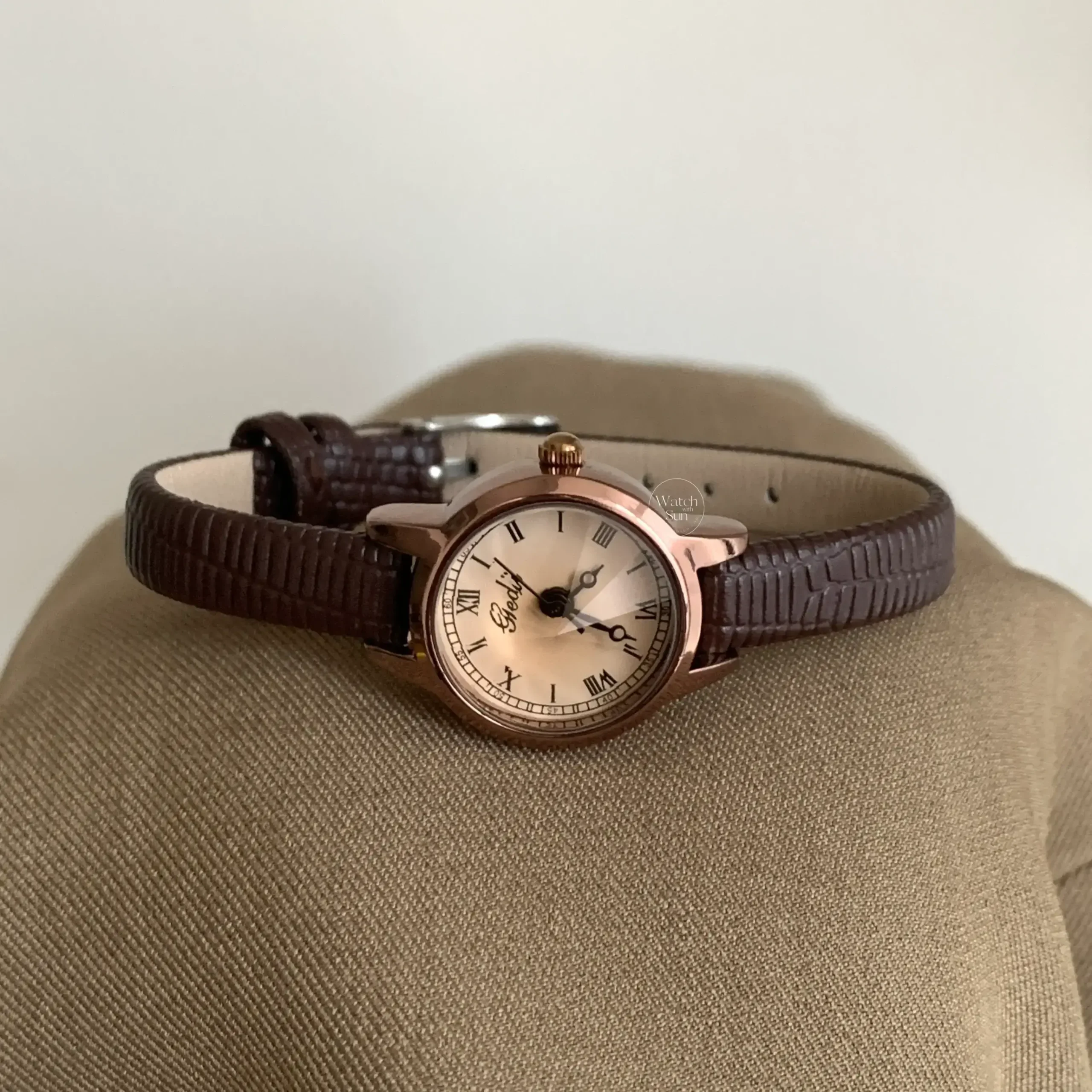 Vintage Style Small Round Face Genuine Leather Watch for Women