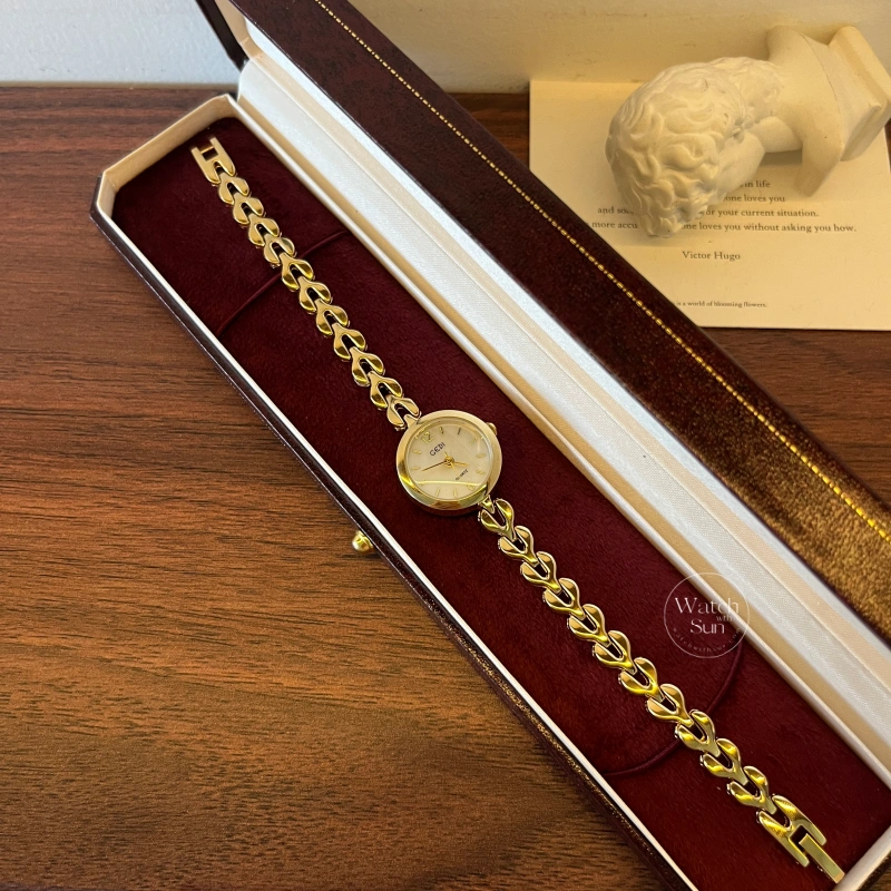 N106-1 Vintage Style Gold/Silver Round Bracelet Watch