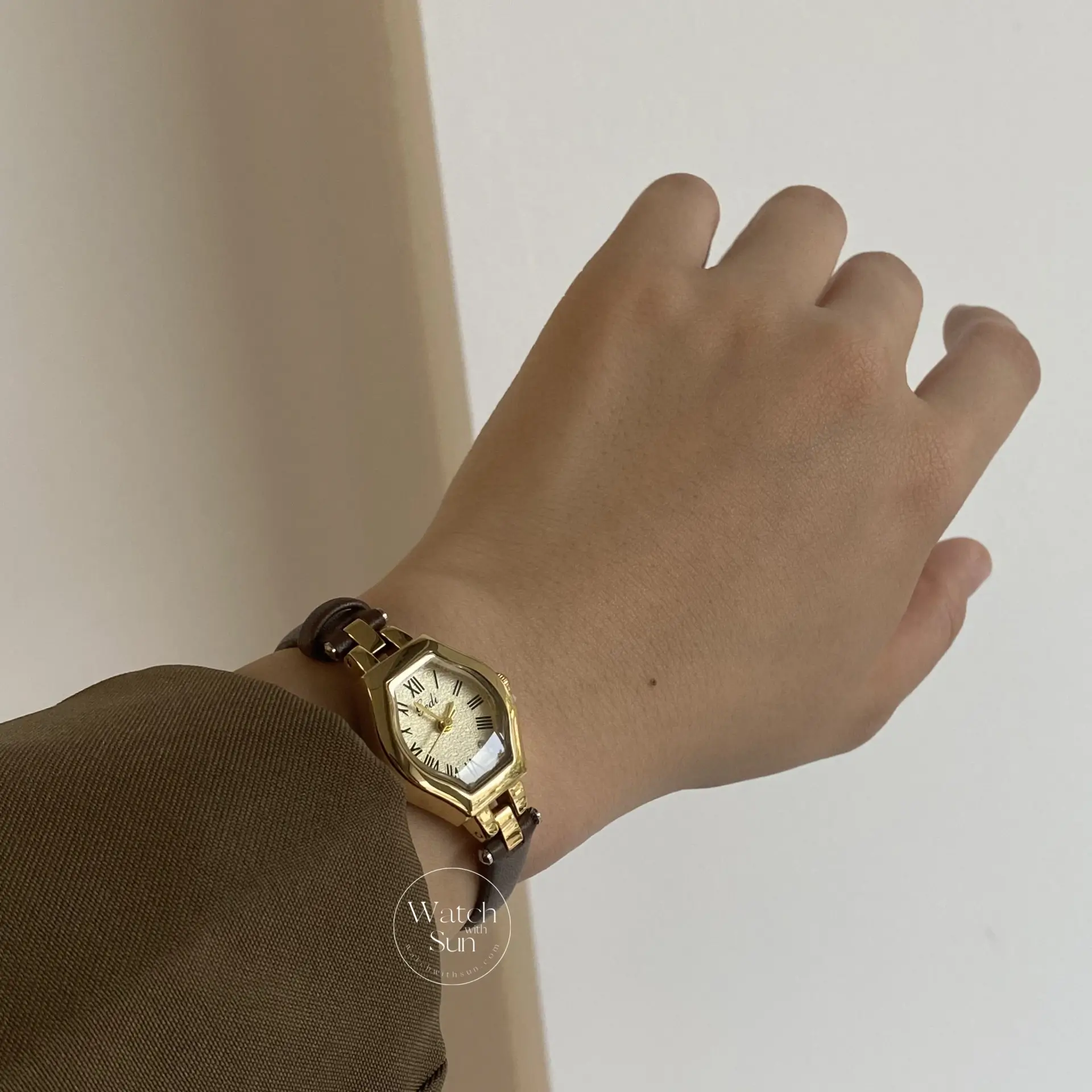 Classic Brown/Black Polygon Leather Wristwatch