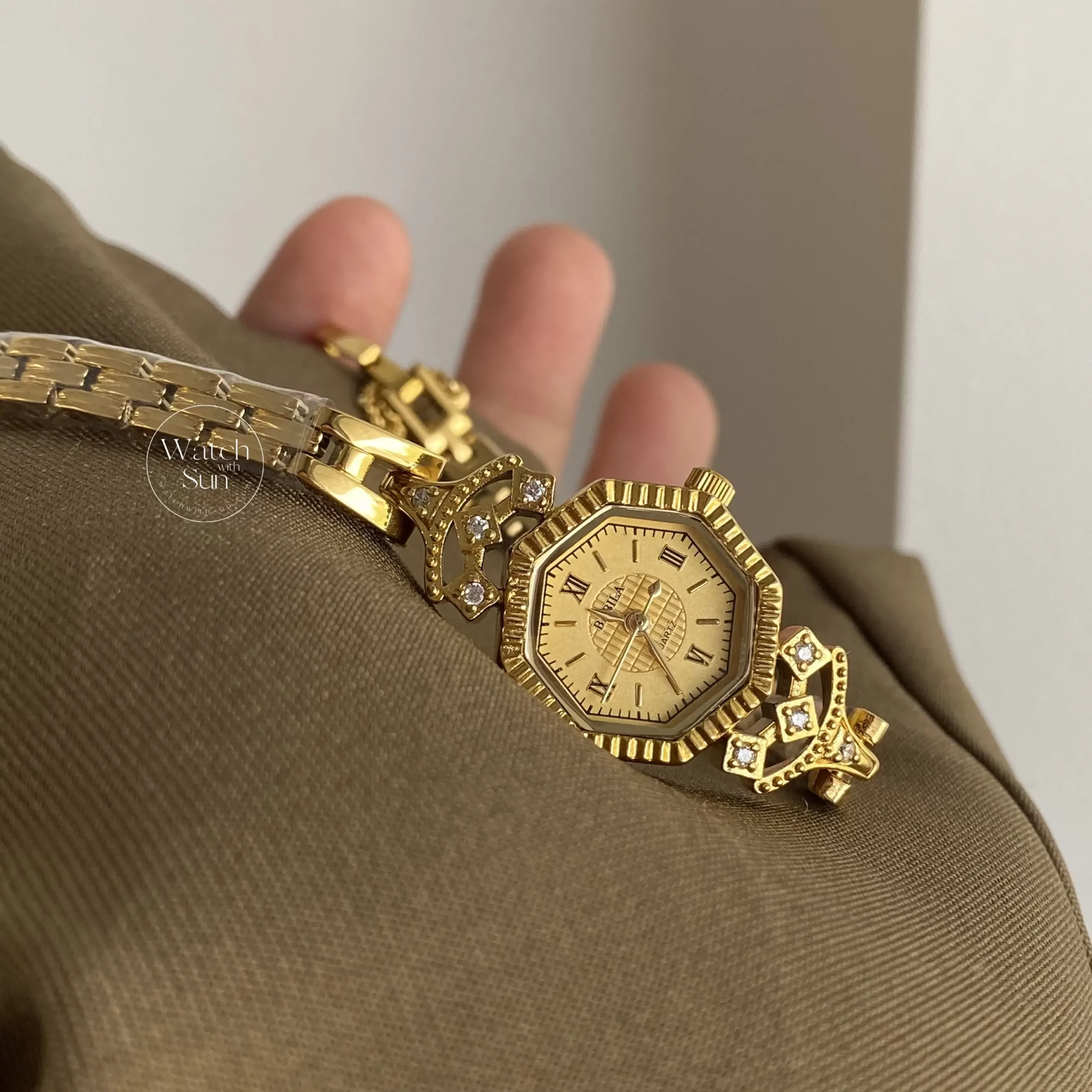 Vintage Style Emerald Green Bracelet Ladies Watch