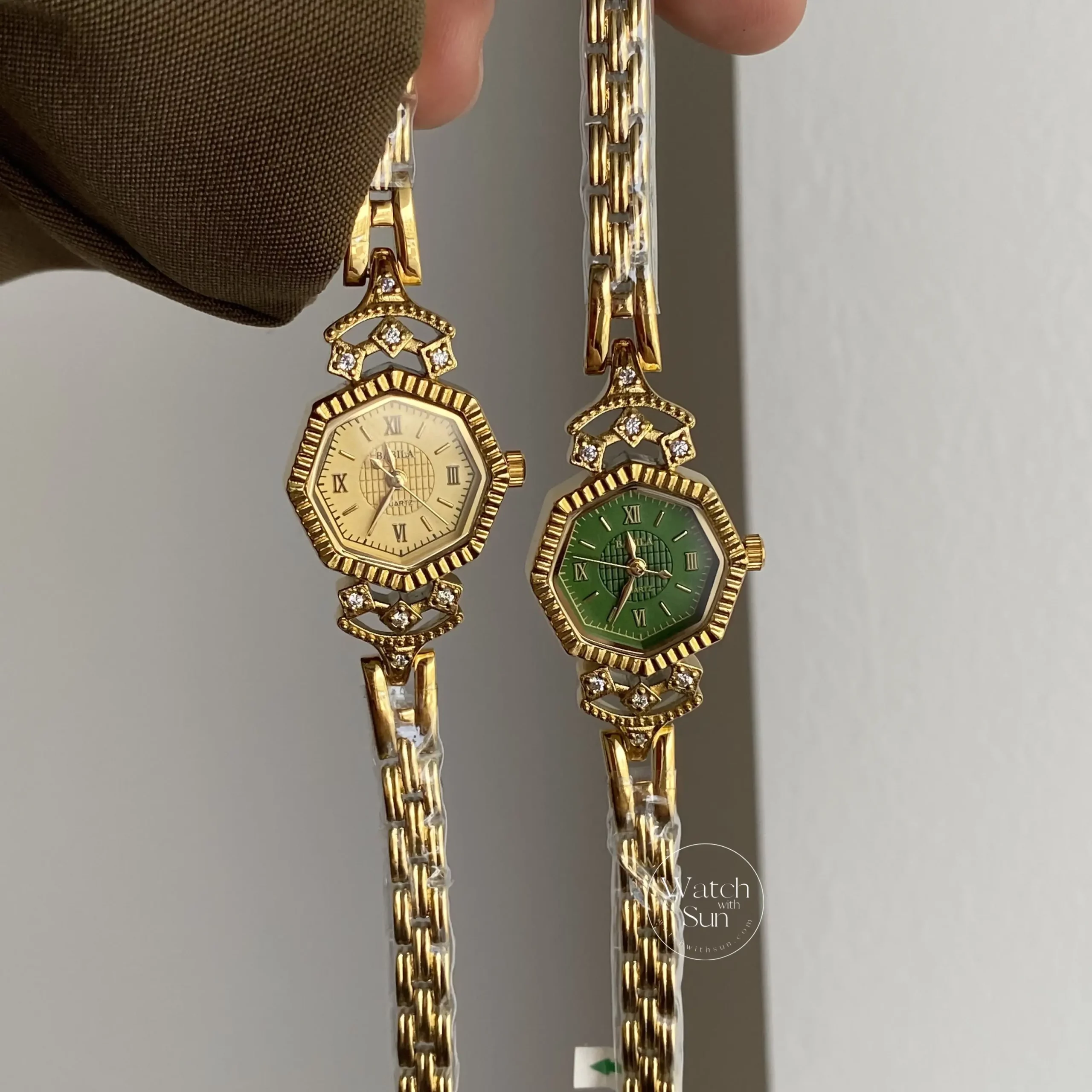 Vintage Style Emerald Green Bracelet Ladies Watch