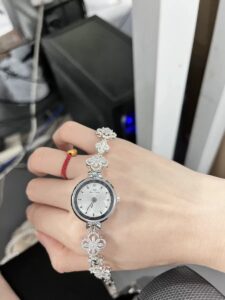 Dainty Gold/Silver Small Round Four Leaf Clover Band Women's Watch