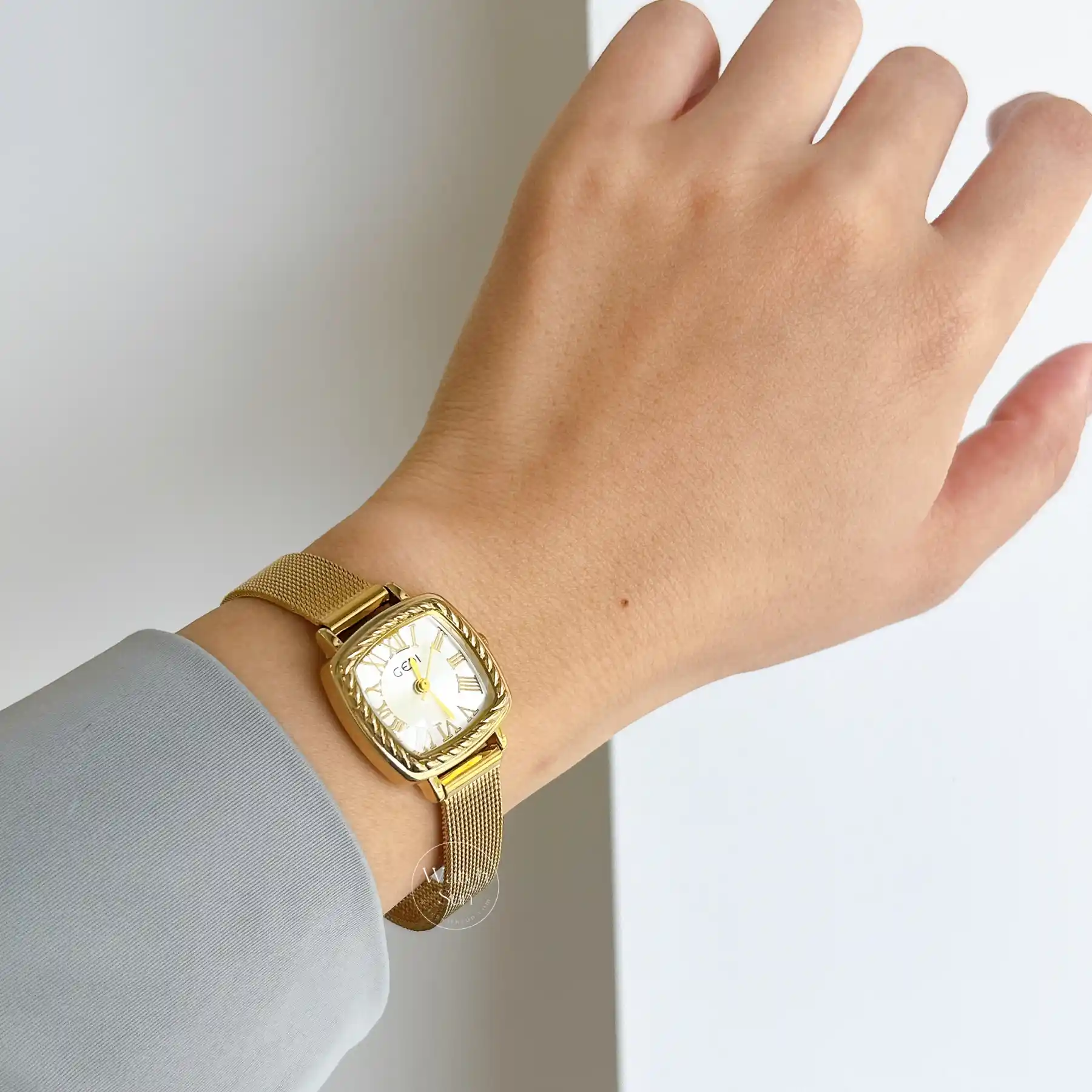 Vintage Style Golden Square Stainless Steel Watch