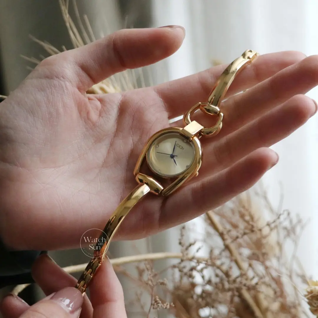 Classic Golden Round Women's Bracelet Watch