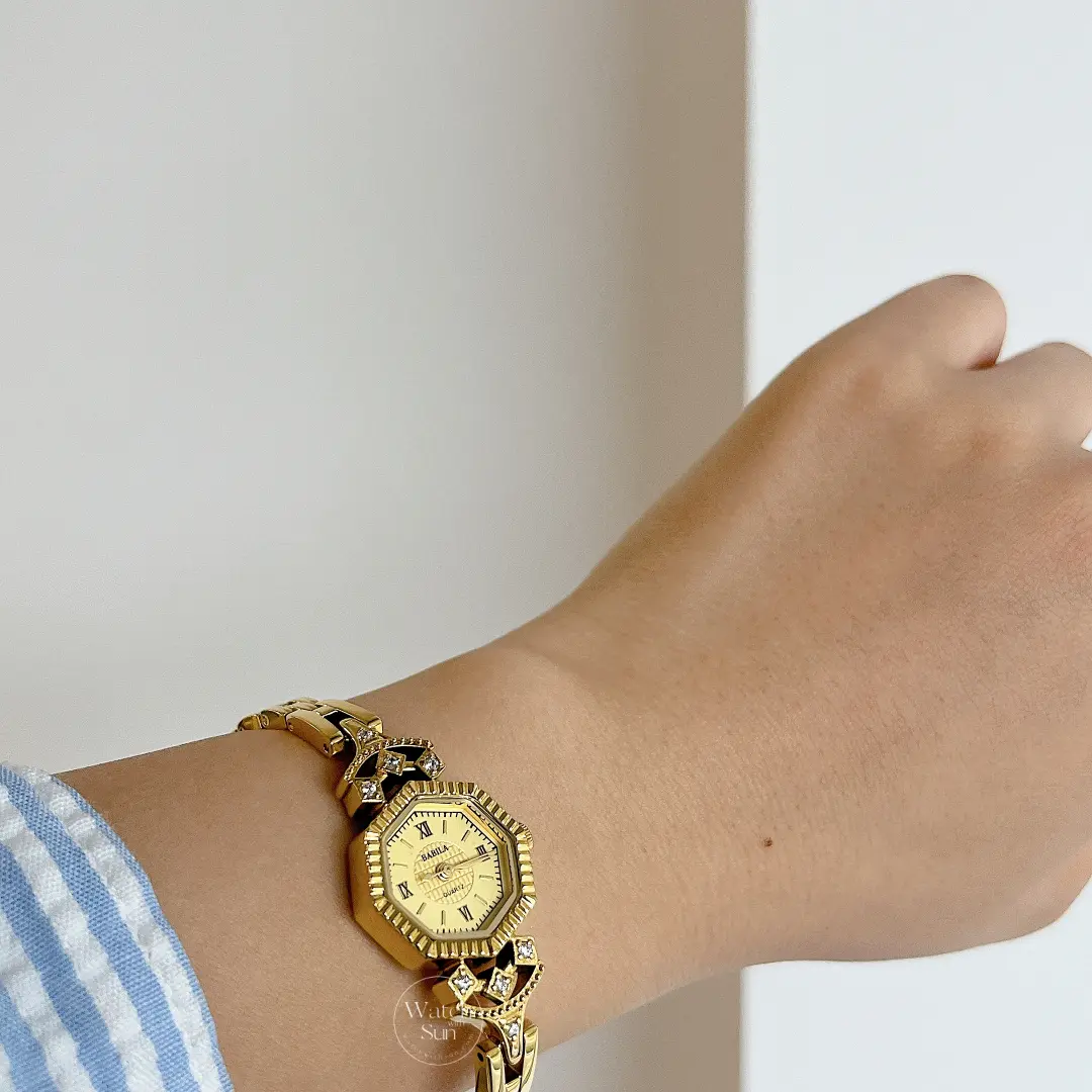 Vintage Style Emerald Green Bracelet Ladies Watch