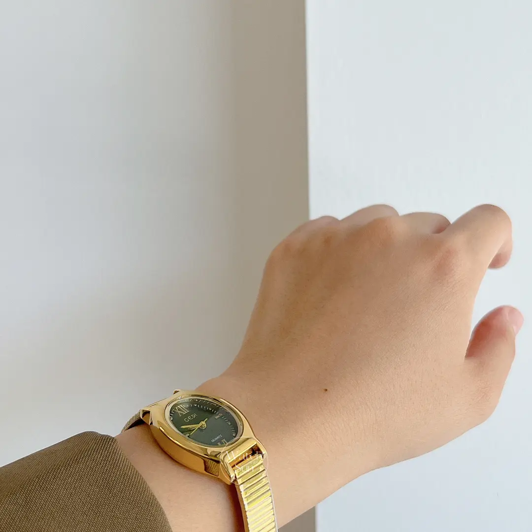 Chic Style Gold Emerald Green Oval Bracelet Ladies Watch