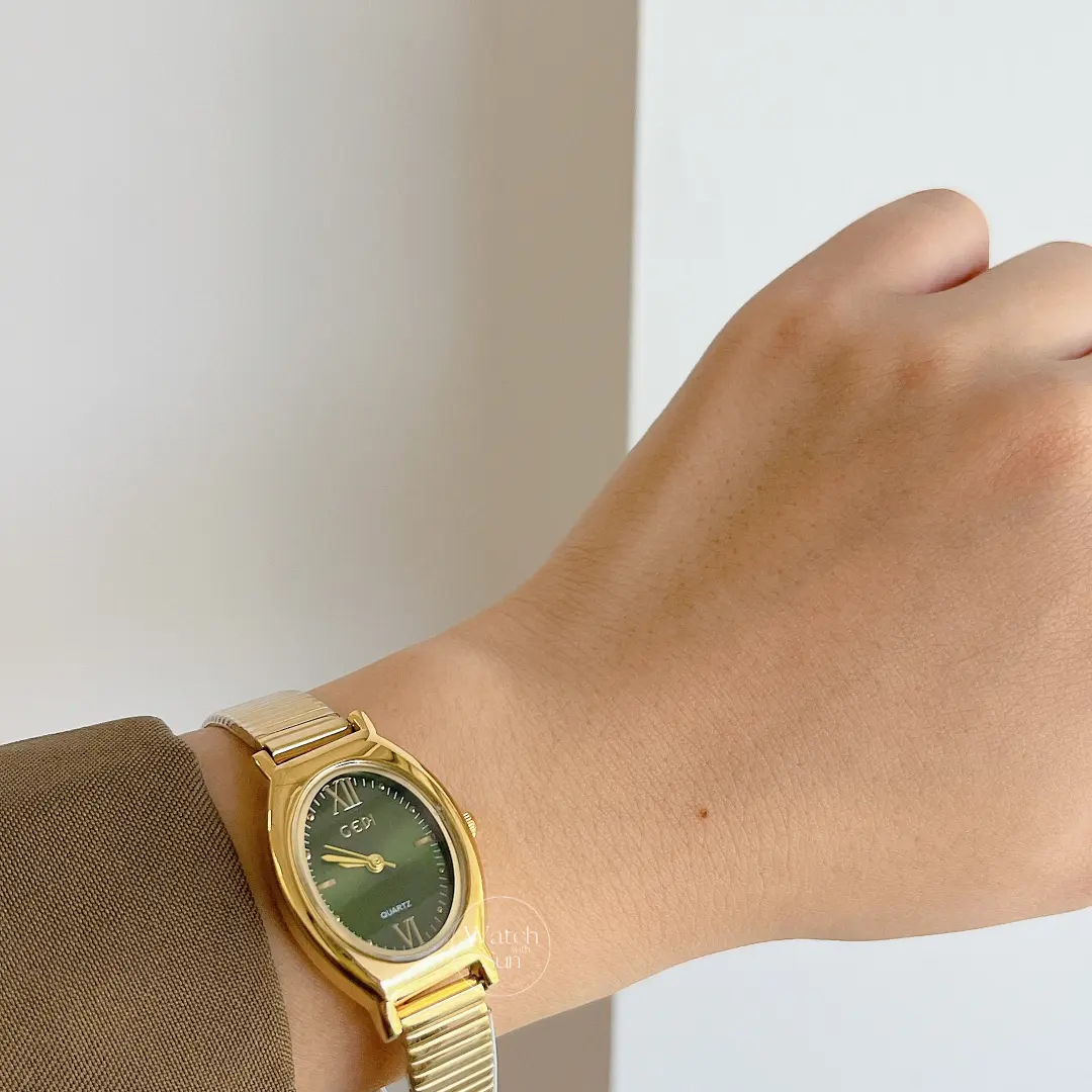 Chic Style Gold Emerald Green Oval Bracelet Ladies Watch