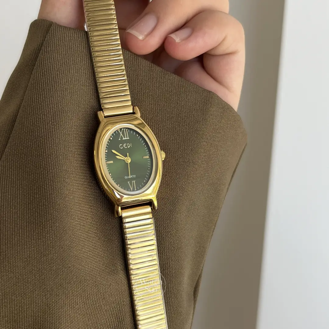 Chic Style Gold Emerald Green Oval Bracelet Ladies Watch