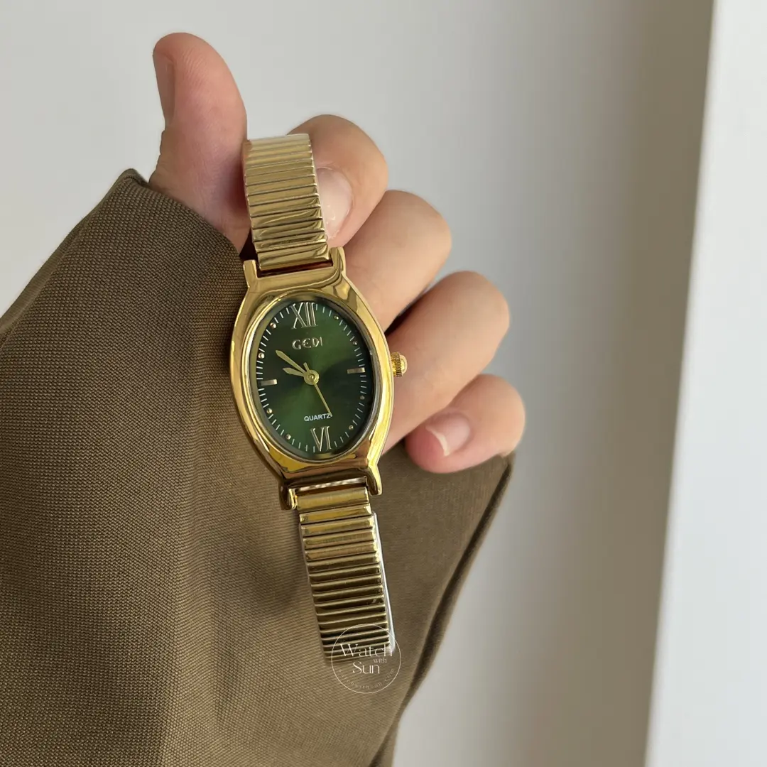 Chic Style Gold Emerald Green Oval Bracelet Ladies Watch