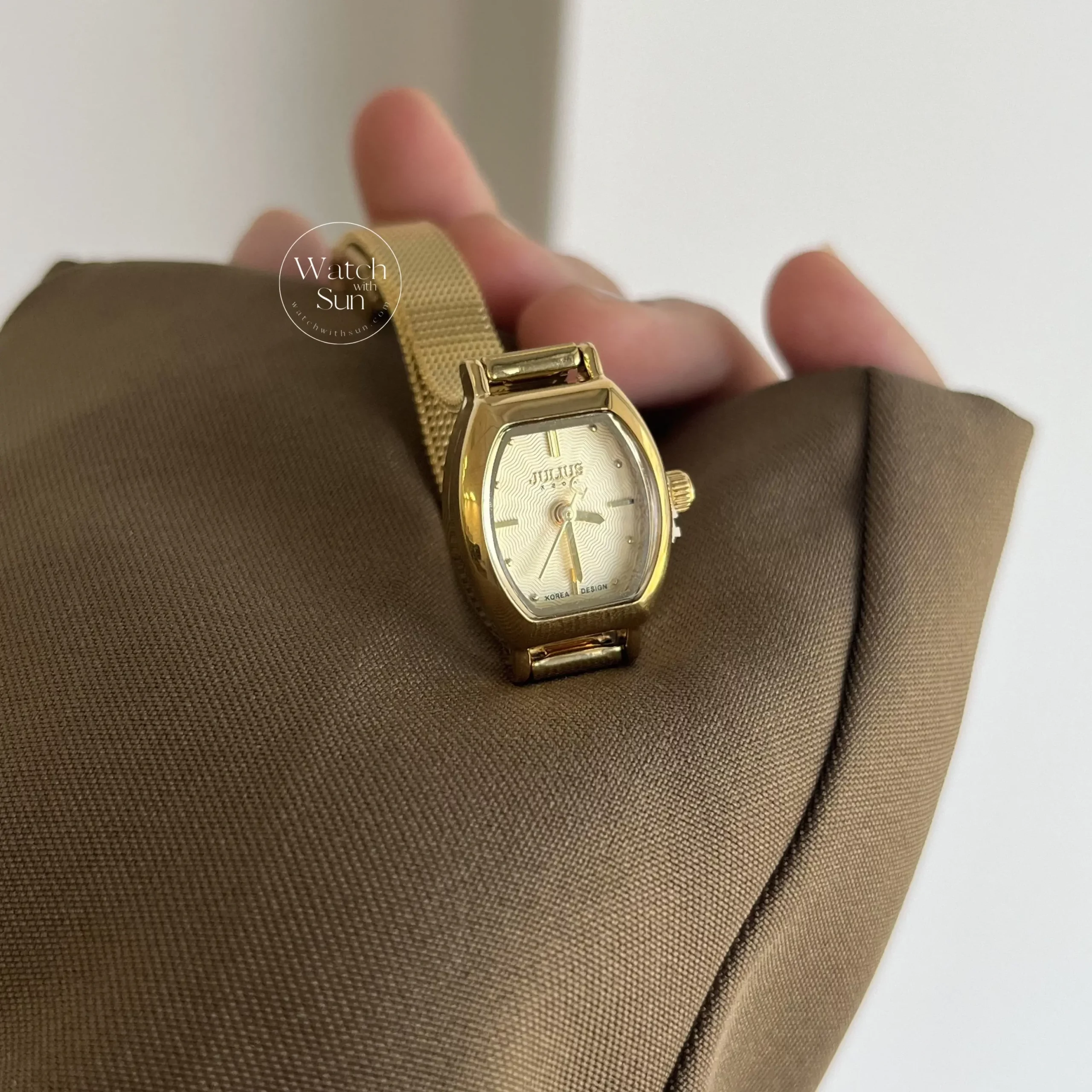 Womens Vintage Gold/Silver Small Watch