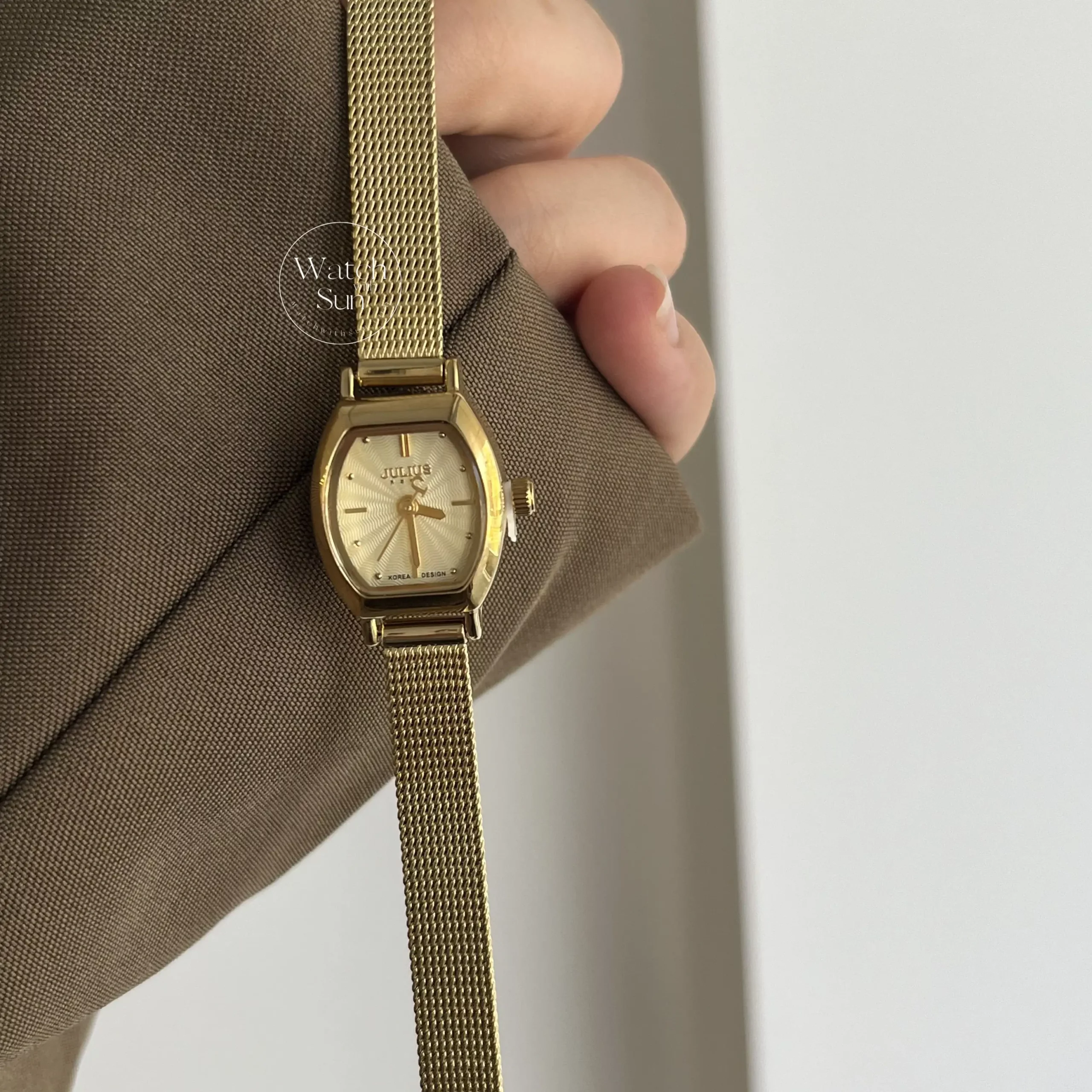 Womens Vintage Gold/Silver Small Watch