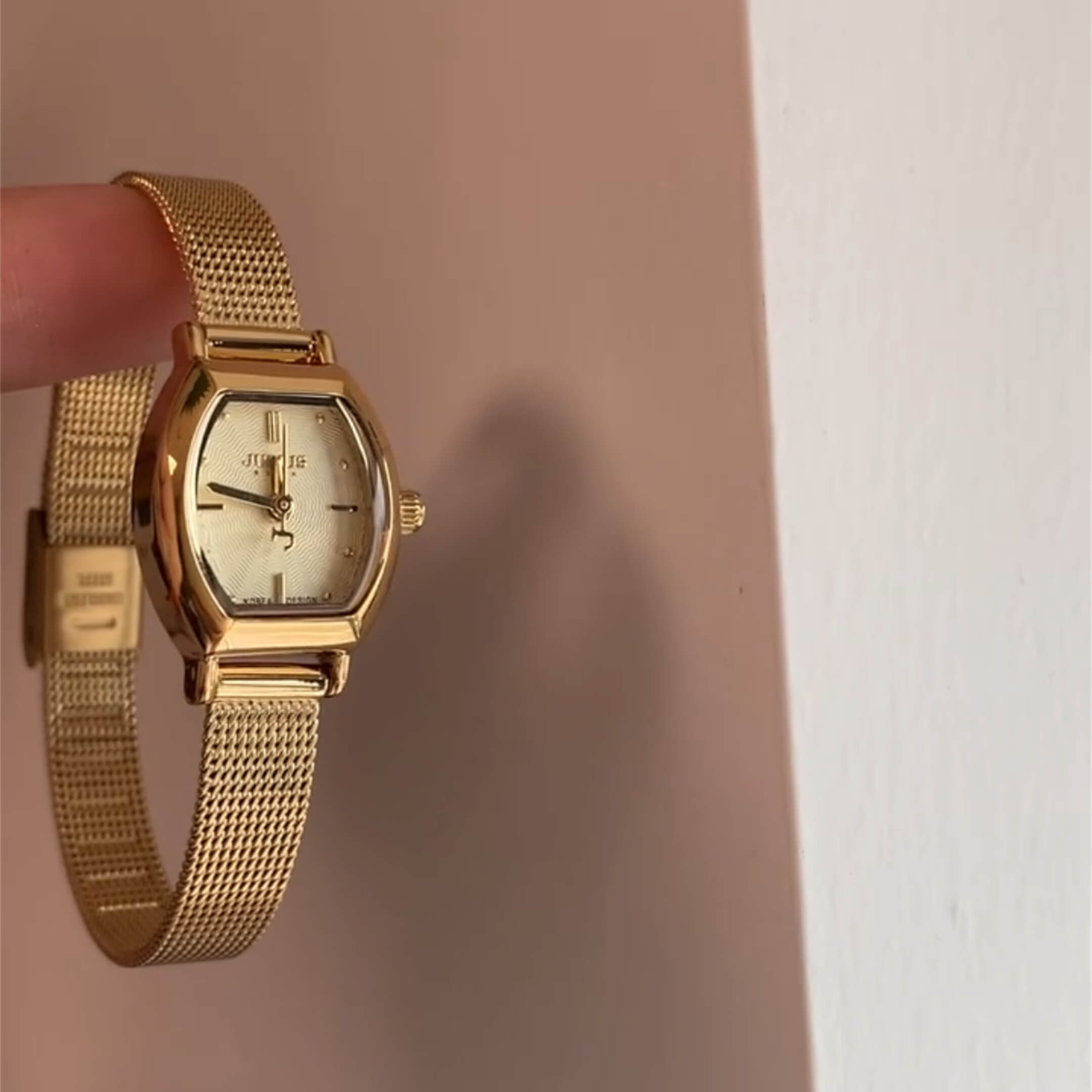 Ladies dainty small wristwatch
