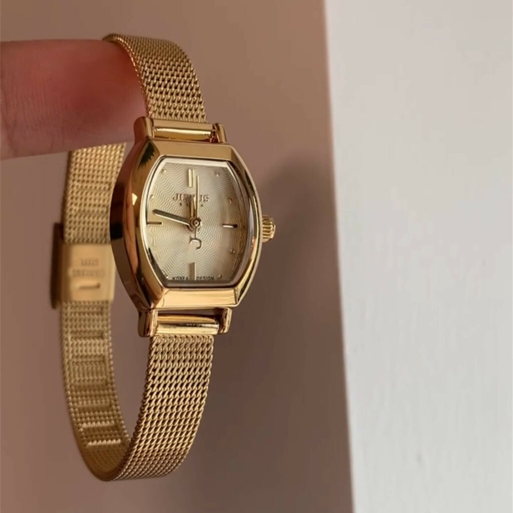 Ladies dainty small wristwatch