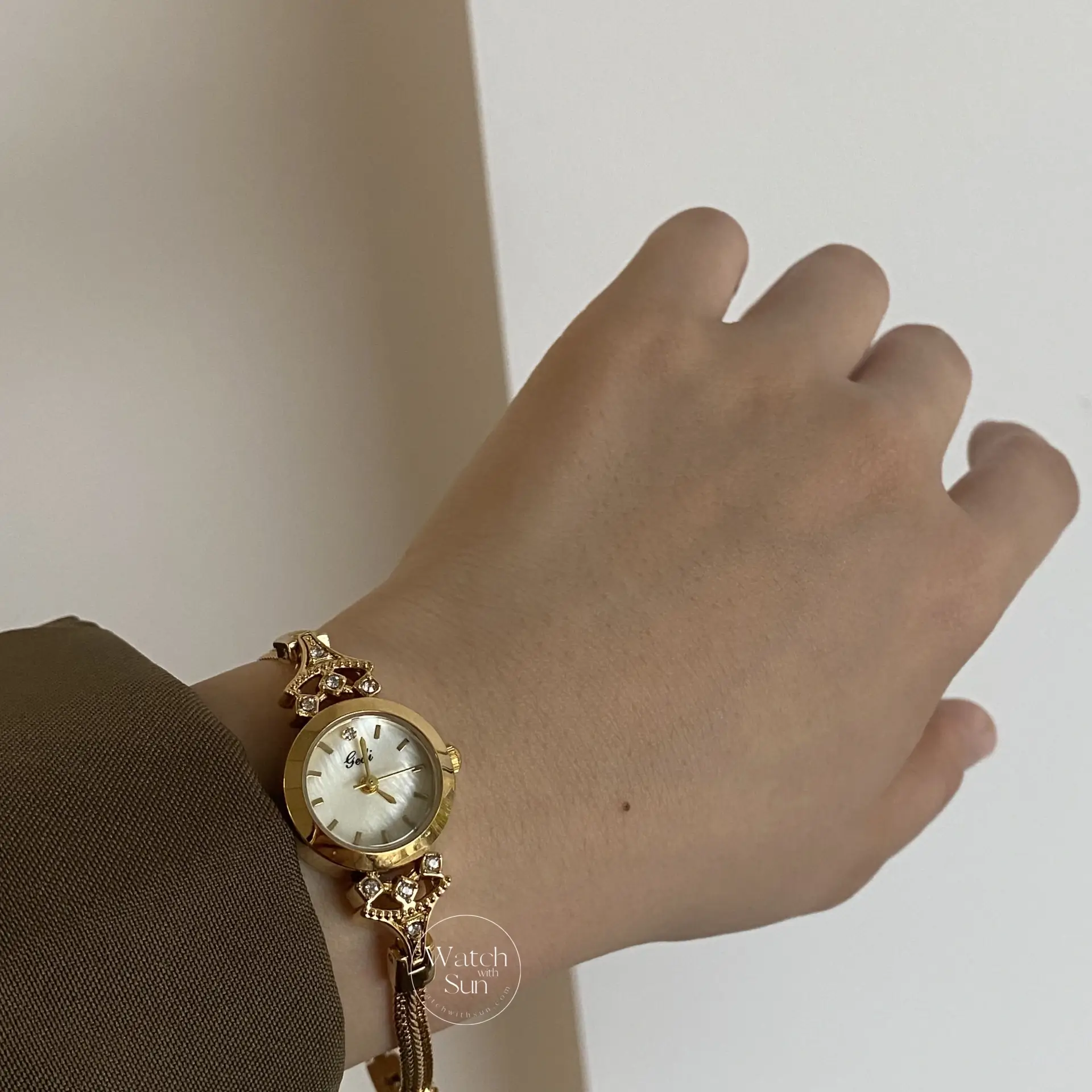 Chic Round Small Face Thin Bracelet Watch