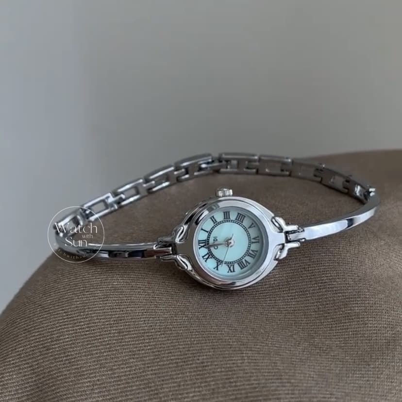 Vintage Style Gold/Silver-Blue Round Face Bracelet Watch