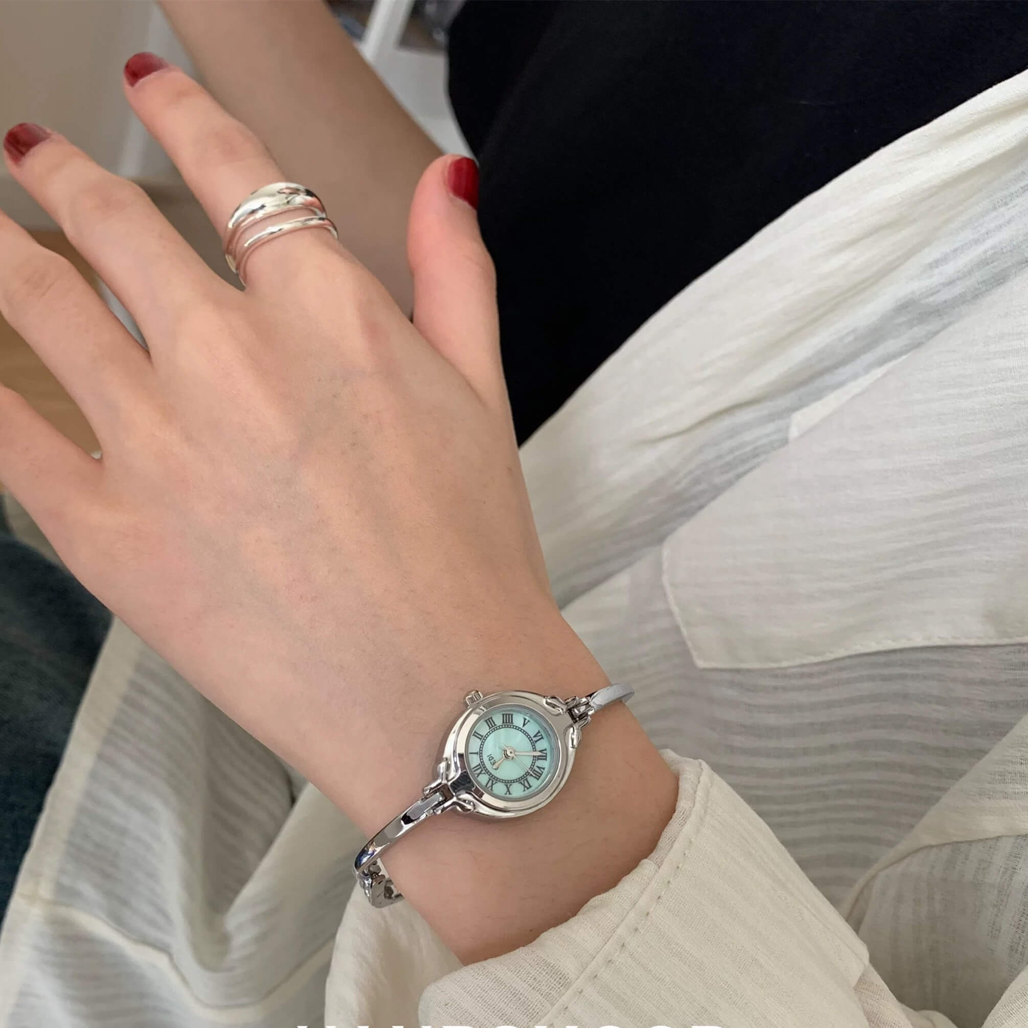 Round Face Gold Bracelet Watch