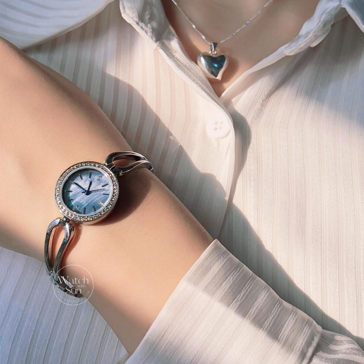 Round Blue Face Silver Bracelet Watch