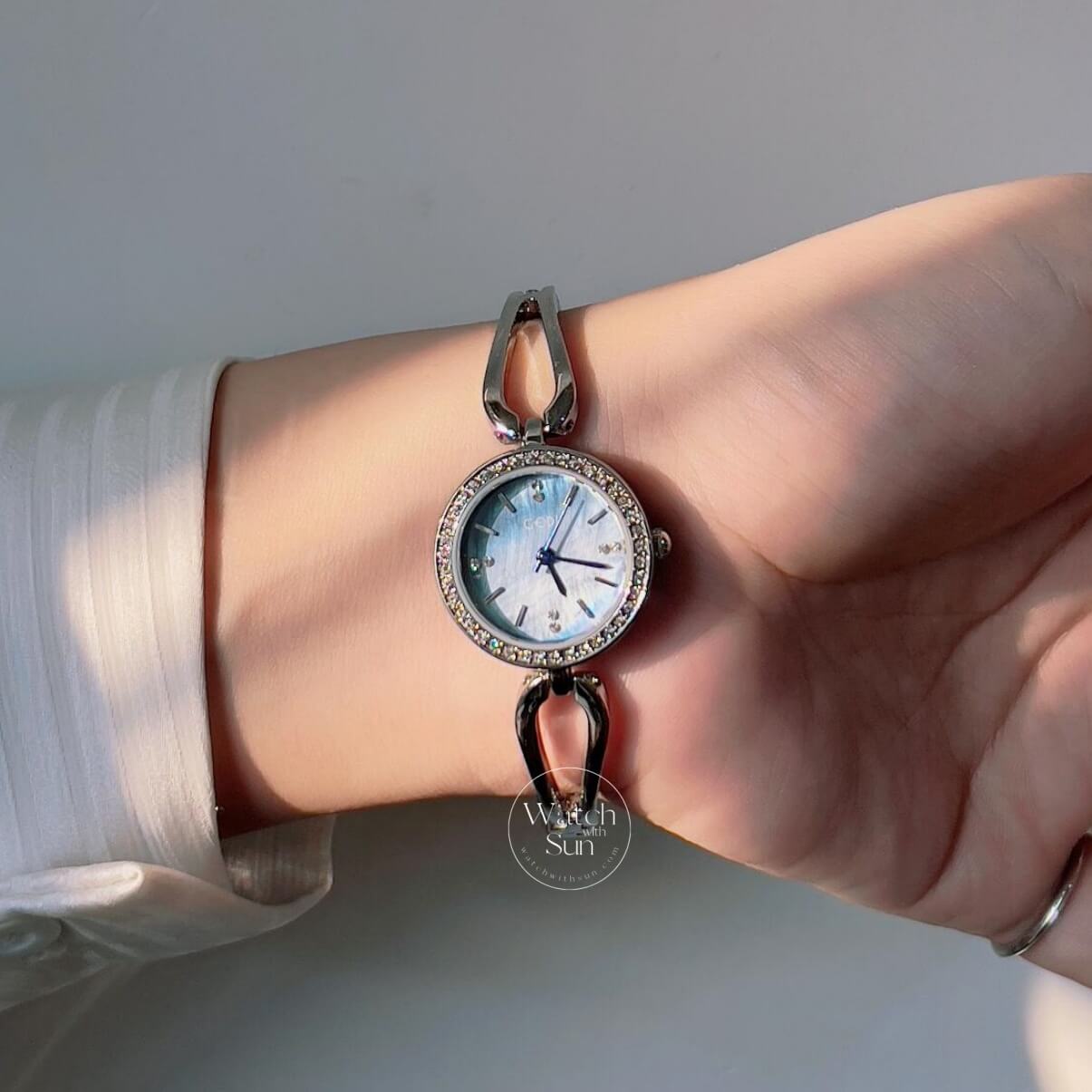 Round Blue Face Silver Bracelet Watch